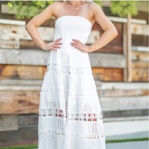 Chic Strapless White Lace Dress